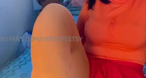 Sweetfeetsy Aka Sweetfeetsy 11 04 2024 Onlyfans Video Spitty Velma Amp Her Orange Nylons