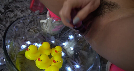Kawaii Girl Rubber Duckies Pee Masturbation
